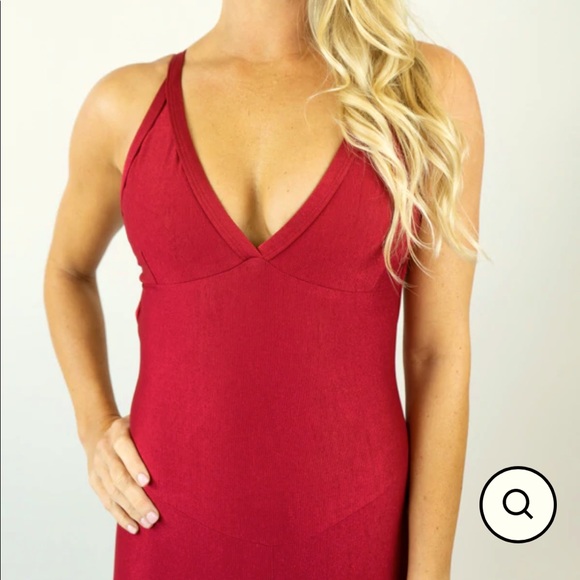 Coco on the go Laura jumpsuit with deep V and crisscross back red size small - Picture 3 of 9